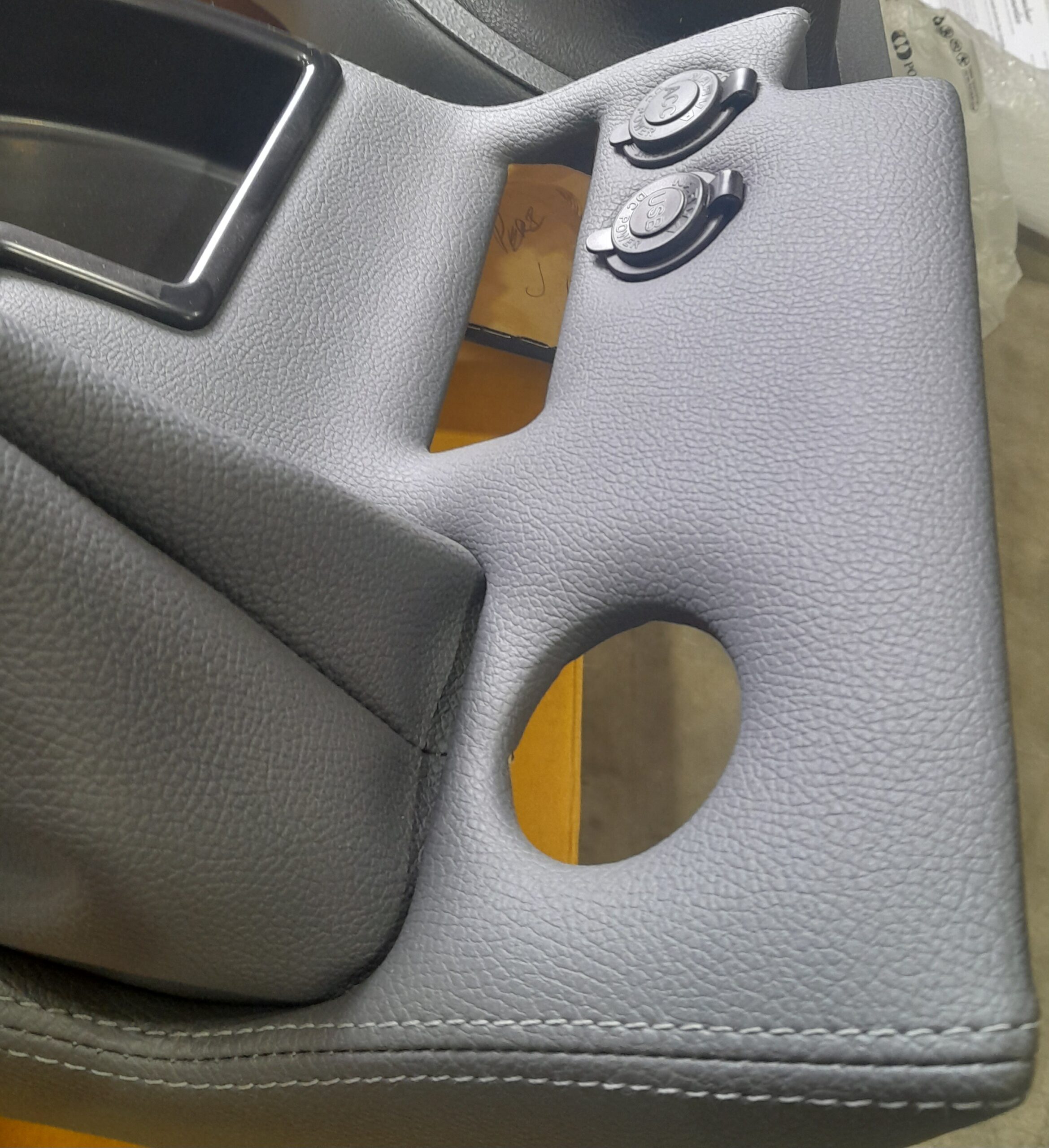 79 Series Console – Full Length Floor Console - Redi Cruisers