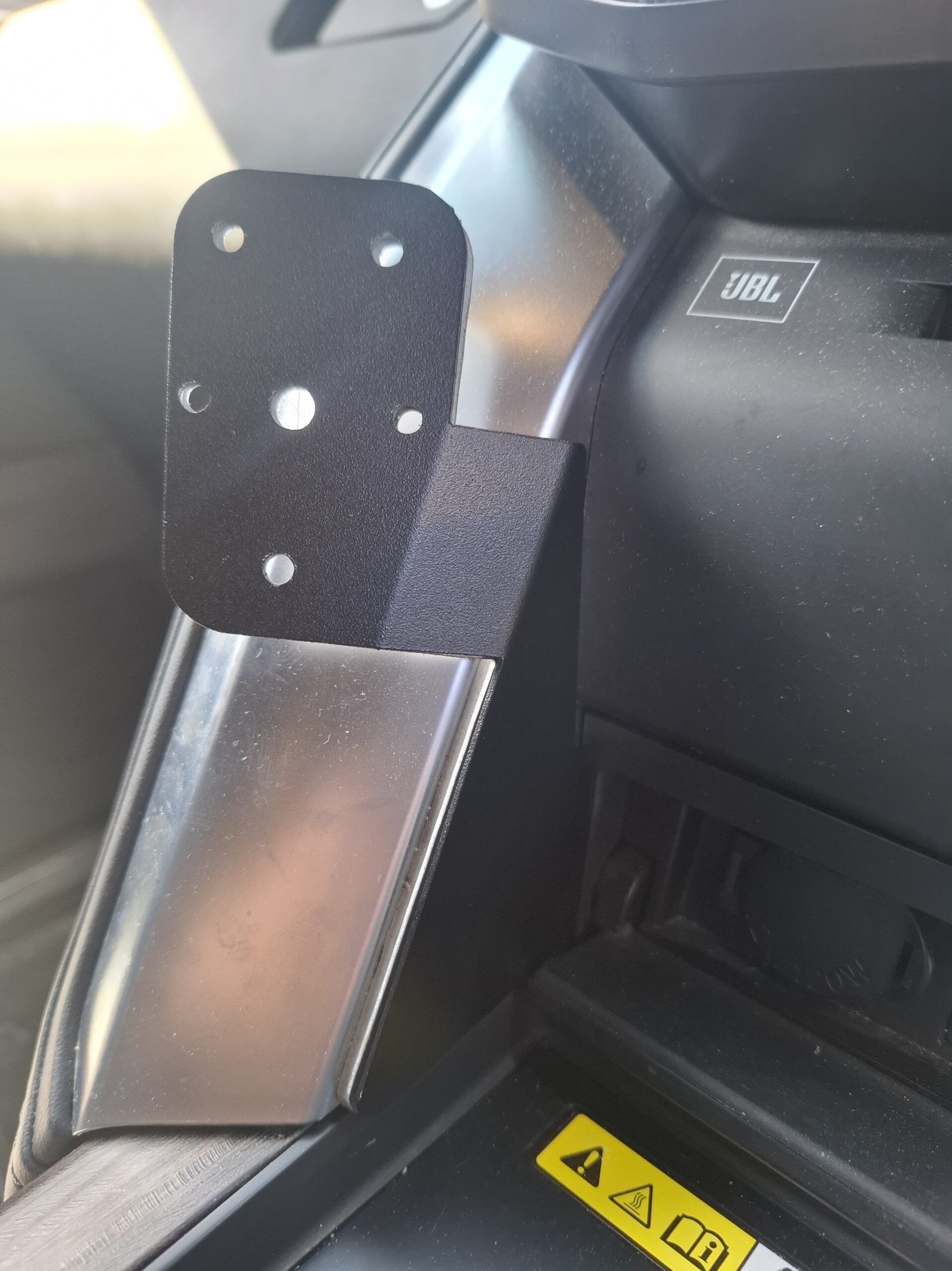 inbound6217397233655352688 Image of Land Cruiser 300 Series UHF/Phone Mount